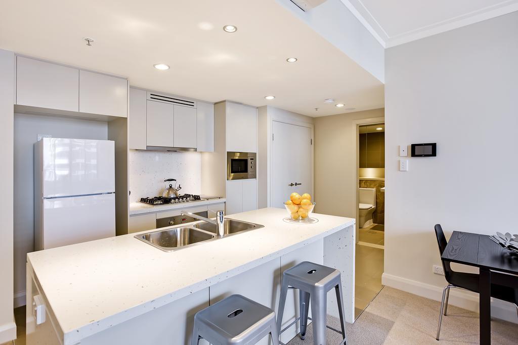 Astra Apartments Rhodes Sydney Room photo