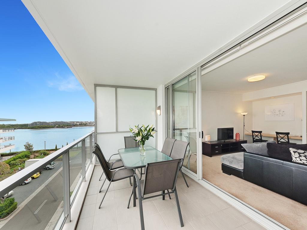 Astra Apartments Rhodes Sydney Room photo